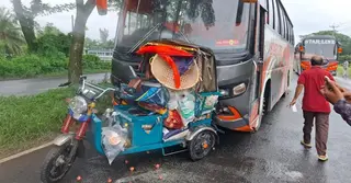 ফেনীতে বাসের ধাক্কায় প্রাণ গেলো অটো রিকশাচালকের